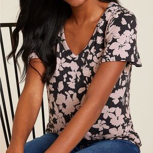 Maurices 24/7 Black and Beige Waverly Floral Flutter Sleeve Tee -Size Medium